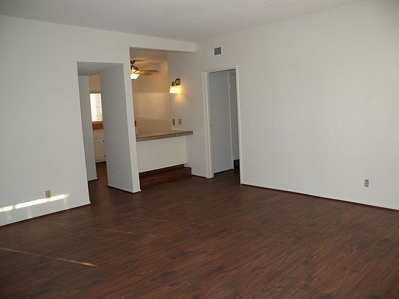 2nd image of 13260 Moorpark St APT 2