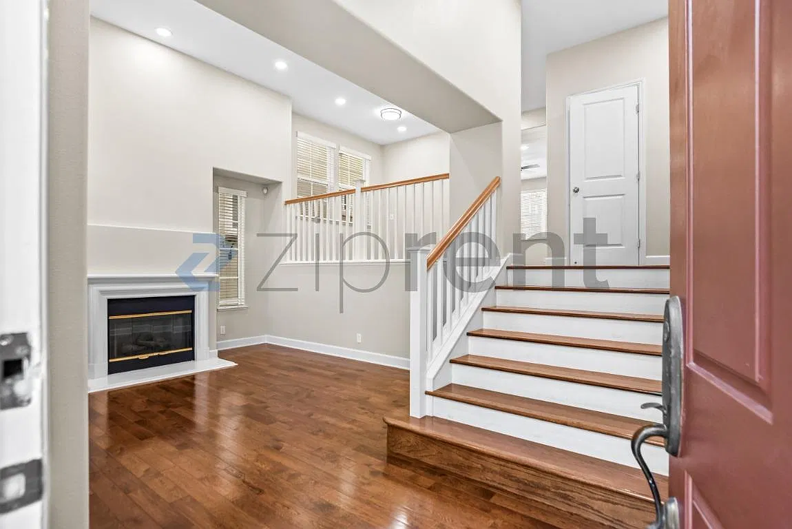 3 bed, 1890 sqft, $5,900 — Photo 4