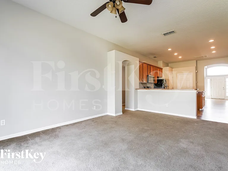 2101 Laparelle Dr — Photo 7