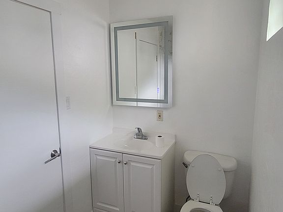 3rd image of 216 Jones St APT B