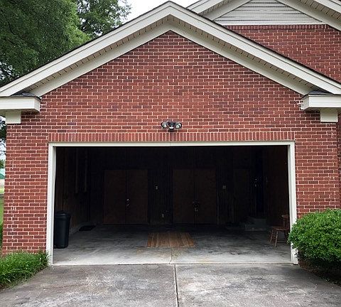 3rd image of 725 W Johnson Ave