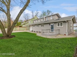 34069 N South Circle Dr, Grayslake, IL 60030