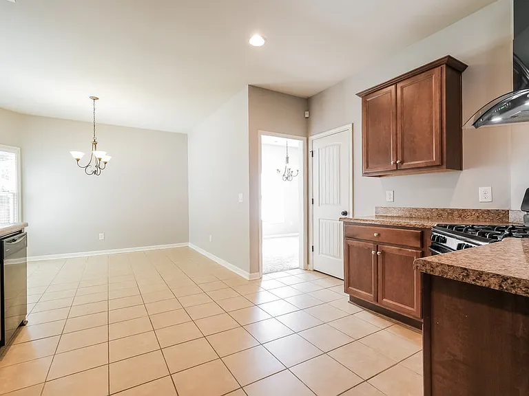 216 Jefferson Ave — Photo 10
