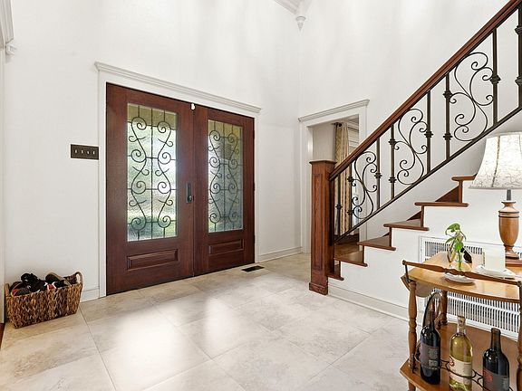 4th image of 800 Silverwood Trl