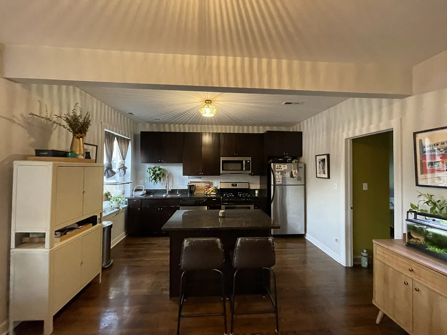 2 bed, 900 sqft, $2,400 — Photo 4