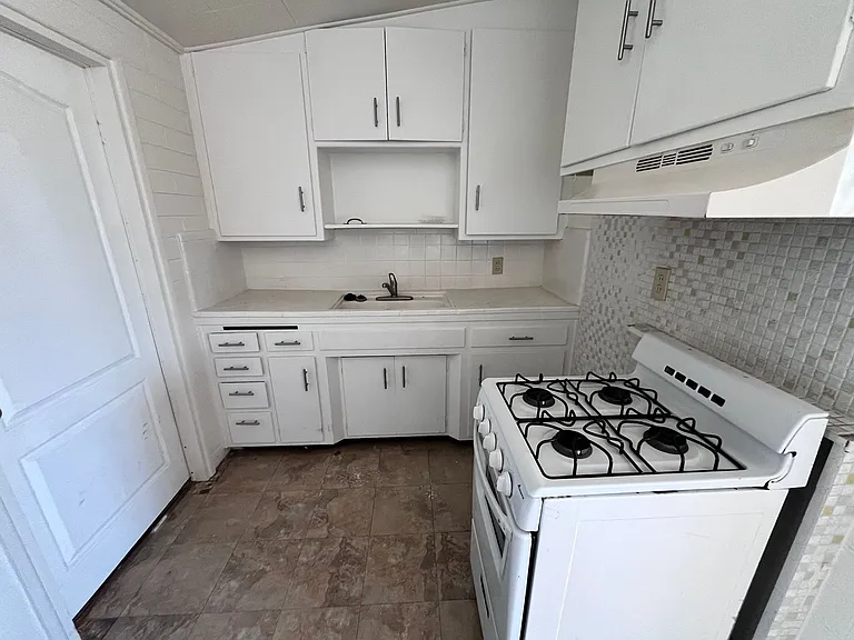 2528 N Fontana Ave — Photo 4