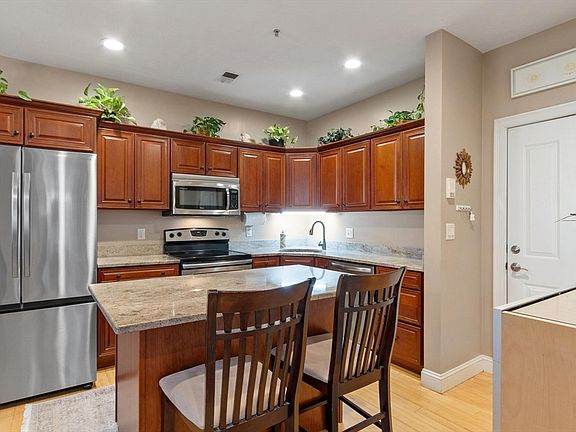 2nd image of 32 Rockway Ave Unit 4C
