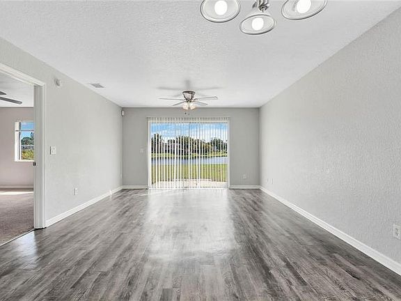 4th image of 11523 Thurston Way
