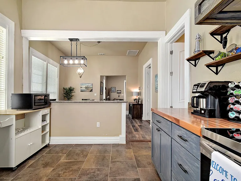 1246 Waverly Ave #101 — Photo 7