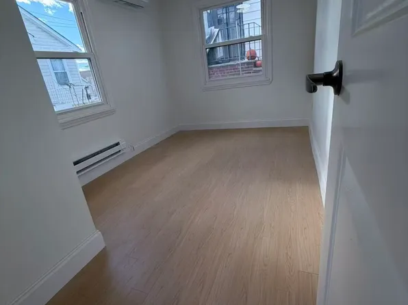 30 Seafoam Street image 11 of 17