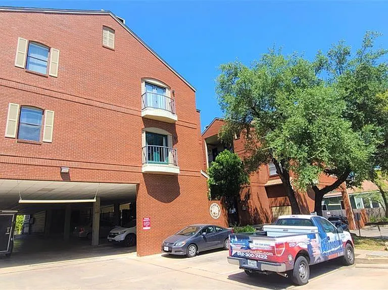 106 E 30th St #308 — Photo 20