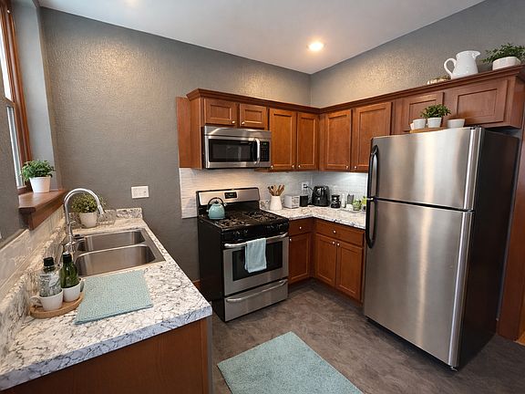 3rd image of 315-323 N 5th St #1B-1Ba-930Sqft