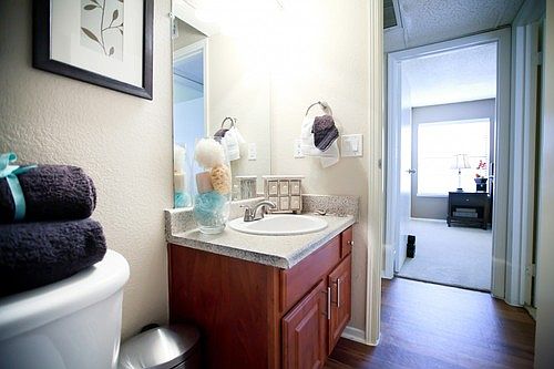 4th image of 7330 Parkridge Blvd