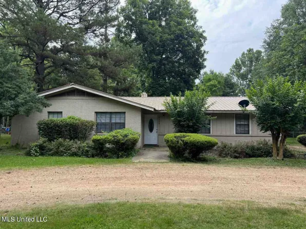 2310 Grenada Blvd, Greenwood, MS 38930