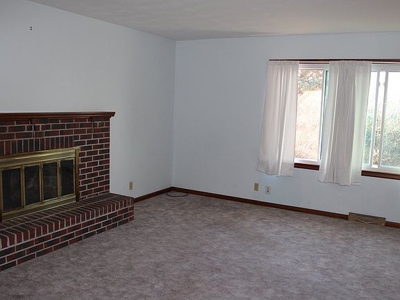 4th image of 3048 Tamarak Dr