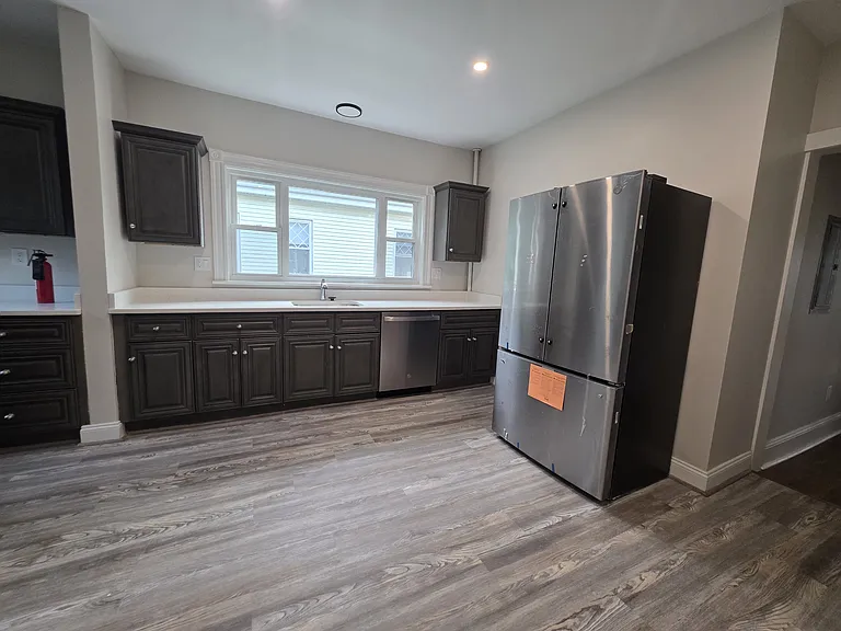 26 Warner St #1 — Photo 4