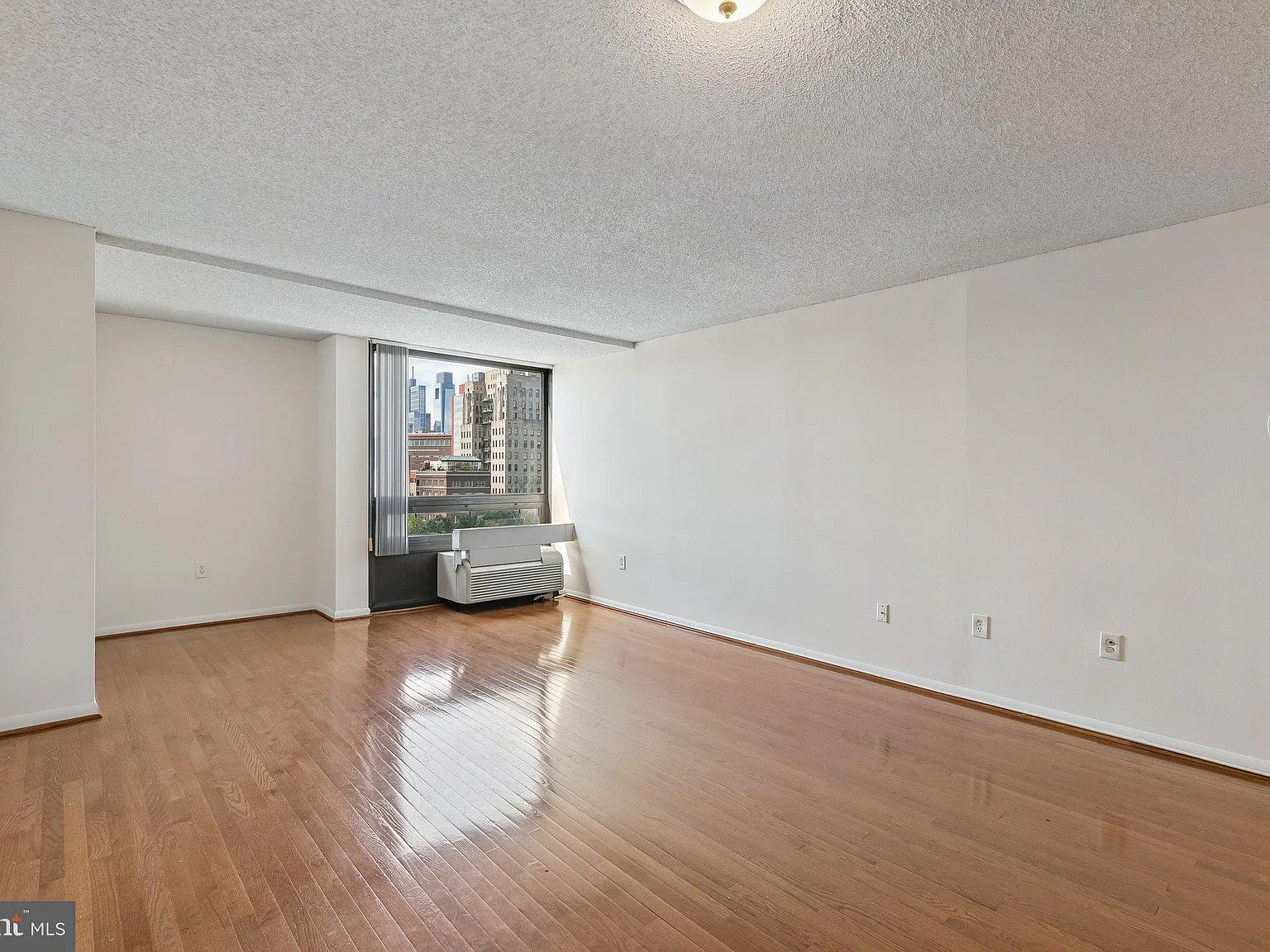 1 bed, 850 sqft, $2,095 — Photo 1