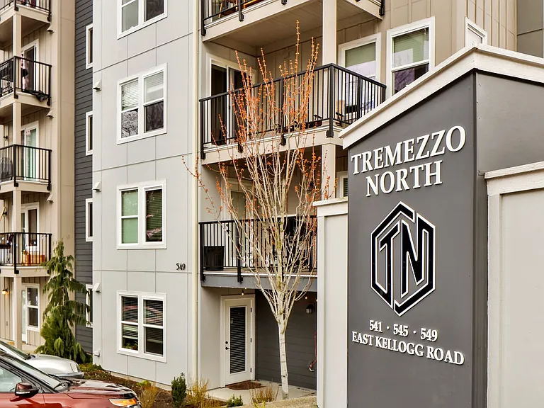 Tremezzo Apartments — Photo 2