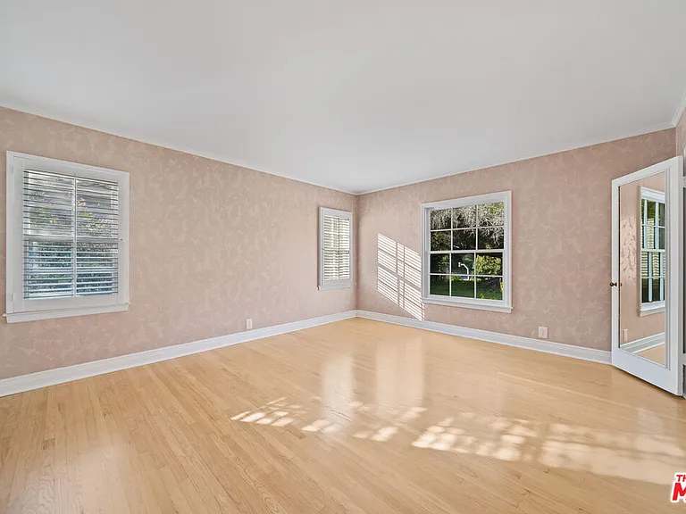 109 Homewood Rd — Photo 16