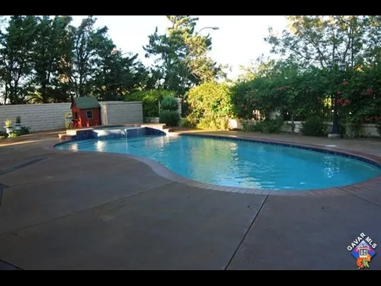 41254 Chestnut St — Photo 1