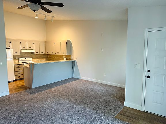 4th image of 3389 Crystal Ct E APT O