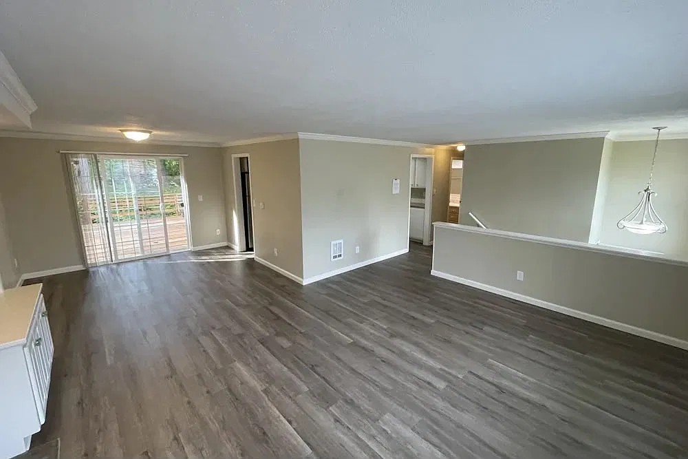4 bed, 2025 sqft, $2,200 — Photo 2
