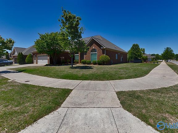 3rd image of 100 Oxfordshire Cir