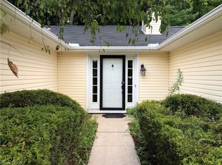 5935 Hickory Trl, North Ridgeville, OH 44039