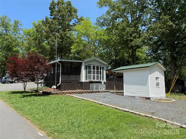 102 Papoose Ct #D117, Mount Gilead, NC 27306