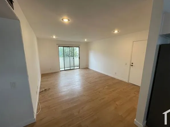 11151 Arminta St #201, Sun Valley, CA 91352