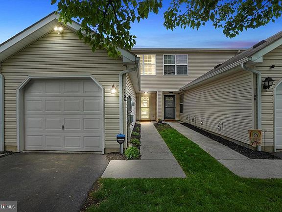 5th image of 110 Ross Ave #1