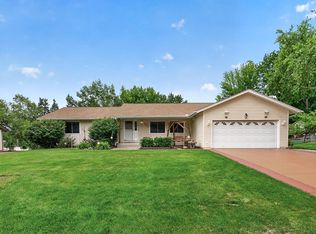 7910 W Park Hills Dr, Bloomington, MN 55438