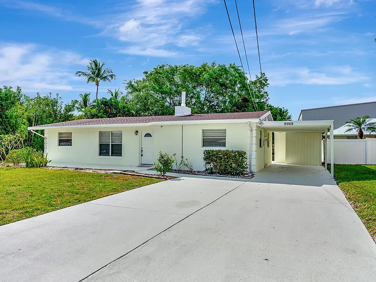 8968 SE Pine Cone Ln — Photo 1