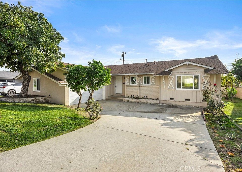 1st image of 630 La Presa Dr