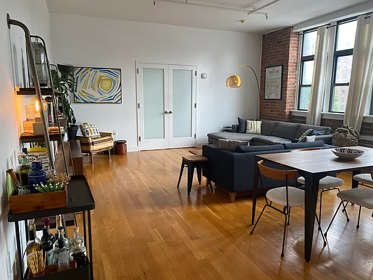 Rented by R New York | media 10