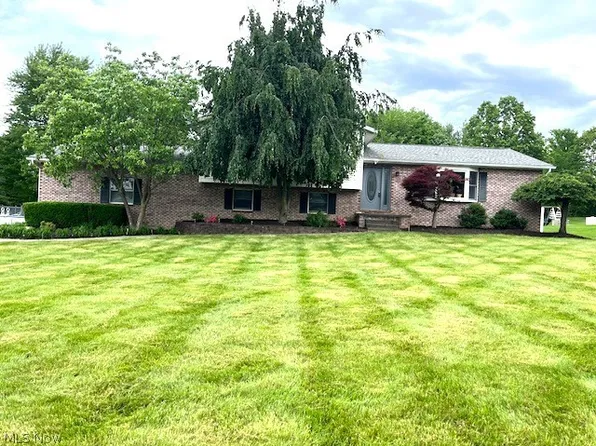 9 Willow Way, Canfield, OH 44406