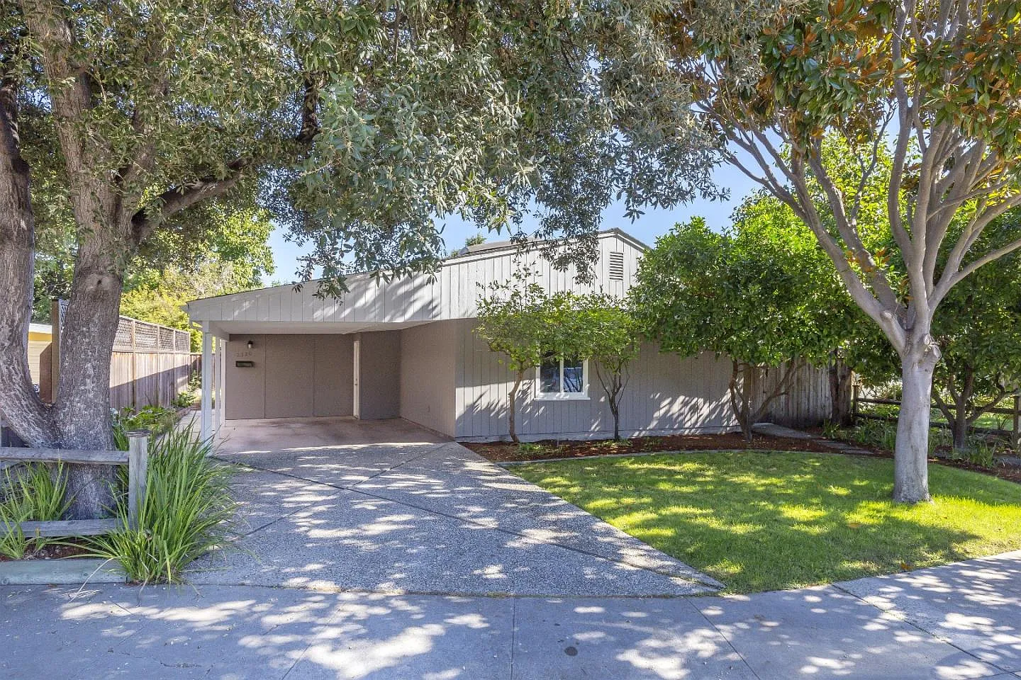 2320 Jewell Pl photo 1