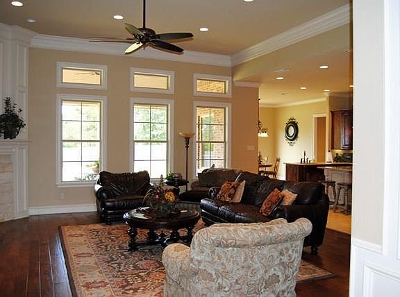 3rd image of 404 Briarwood Trl