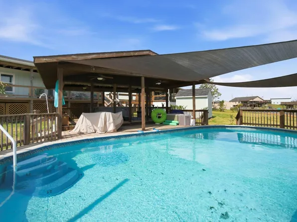 440 Birch Dr, Onalaska, TX 77360