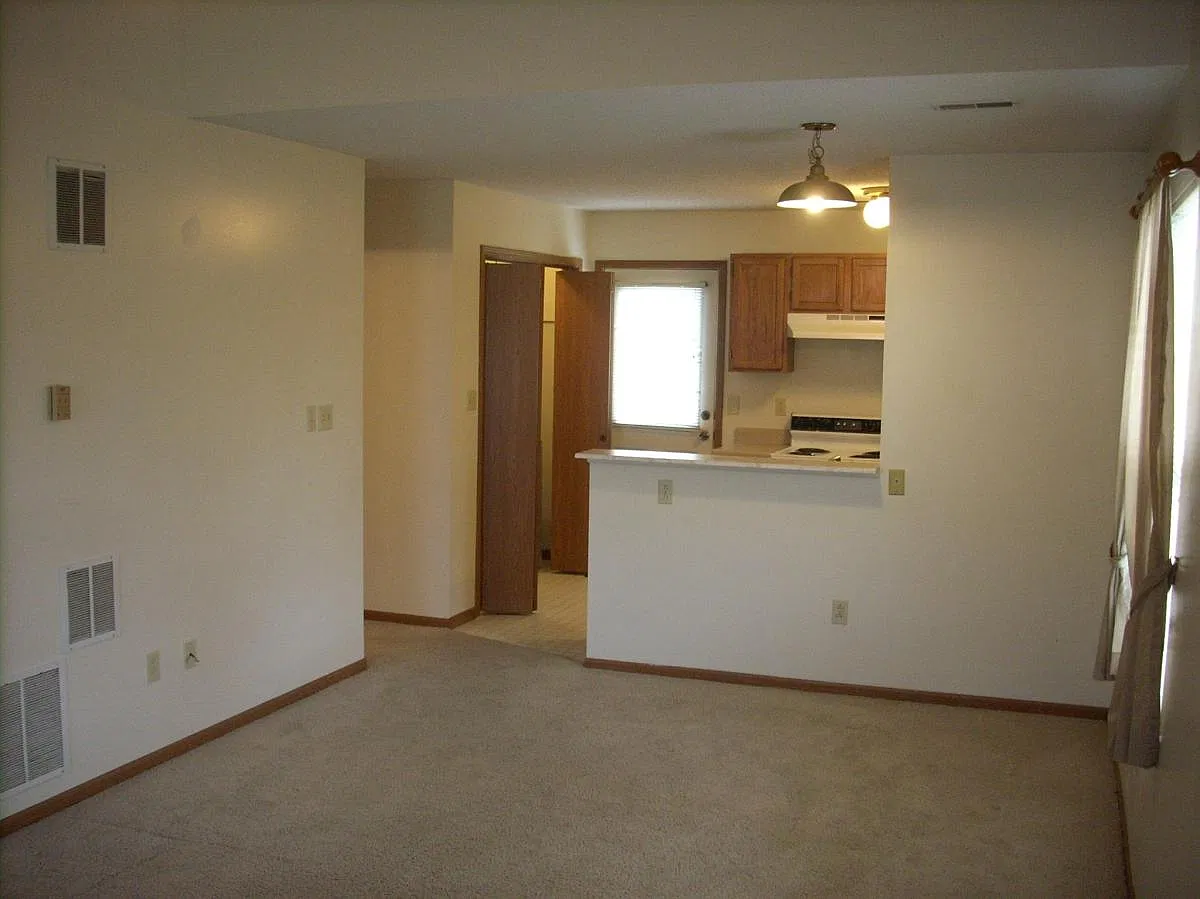 3 bed, 1230 sqft, $1,400 — Photo 4