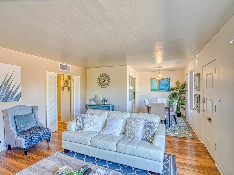1516 E Spring St — Photo 21