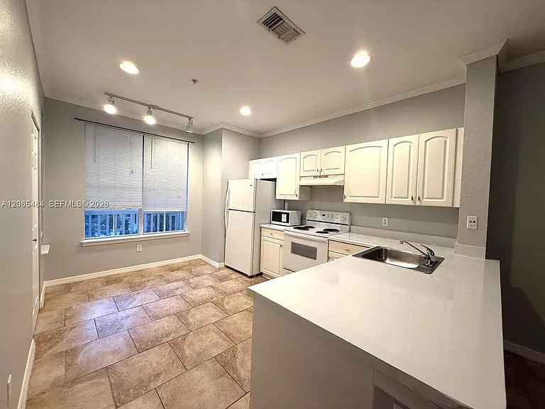 860 N Orange Ave #258 — Photo 5