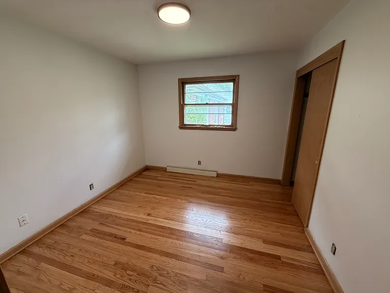2126 Ludington Ave — Photo 9