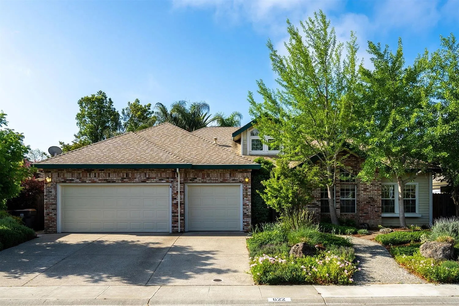622 Bluebird Pl photo 1