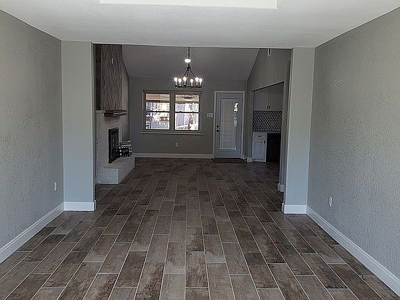 4th image of 800 NW Avenue M