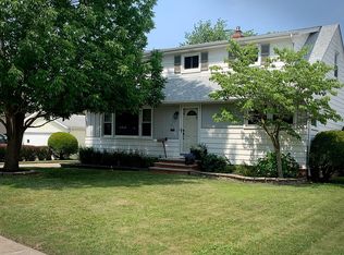 520 Terrace Plz, Eastlake, OH 44095