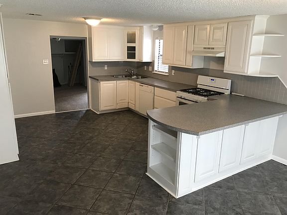 3rd image of 1300 N Louisa Ave