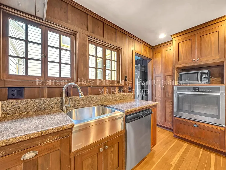 862 Short St — Photo 4