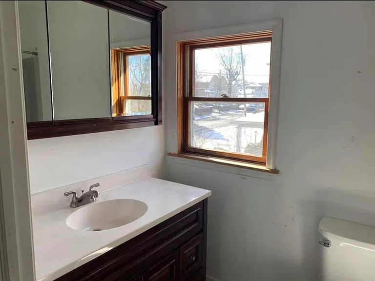 220 S Valley Ave — Photo 8