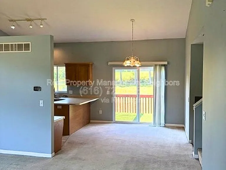 1636 Northbend Dr NE — Photo 9
